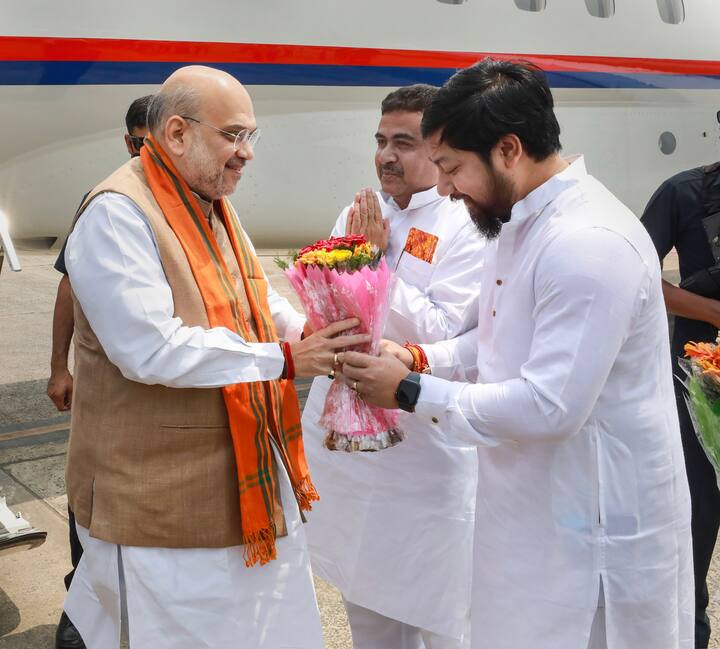কাল সকালে কোচবিহার জেলার তিনবিঘা সফরে যাবেন কেন্দ্রীয় স্বরাষ্ট্রমন্ত্রী। কলকাতায় ফিরে দুপুরে বিজেপি সাংসদ, বিধায়ক, পদাধিকারীদের সঙ্গে বৈঠক। এরপর সন্ধেয় যোগ দেবেন ভিক্টোরিয়া মেমোরিয়ালে সাংস্কৃতিক অনুষ্ঠানে।