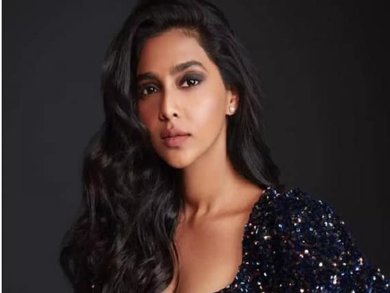 Actress Aishwarya Lekshmi: நடிகை ஐஸ்வர்யா லக்ஷ்மியின் அழகான க்ளிக்ஸ்!! Actress Aishwarya Lekshmi: நடிகை ஐஸ்வர்யா லக்ஷ்மியின் அழகான க்ளிக்ஸ்!!