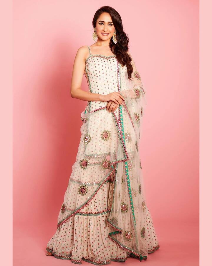 ప్రగ్యా అందమైన ఫోటోలు -Image credit: PragyaJaiswal/Instagram