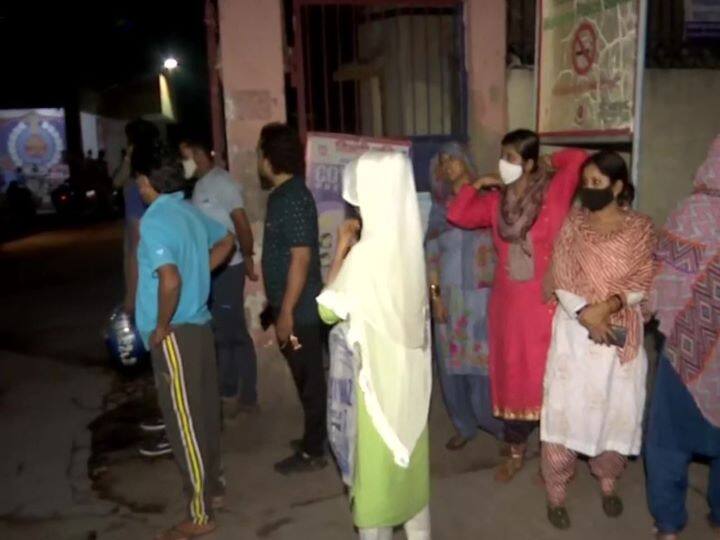 Two communities clashed in children's fight in Welcome area of ​​Delhi, 20 arrested Delhi: वेलकम इलाके में बच्चों के झगड़े में दो समुदायों के बीच जमकर हुई पत्थरबाजी, पुलिस ने  20 लोगों को किया गिरफ्तार