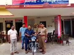 Ghazipur Police: गाजीपुर पुलिस की हर तरफ हो रही तारीफ, चाय वाले के बहन की शादी में दी मोटरसाइकिल