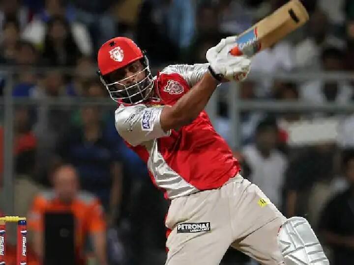 दुसऱ्या क्रमांकावर पंजाबच्या प्रवीण कुमारचा क्रमांक लागतो. प्रवीण कुमारने 124 मीटर लांब षटकार लगावला होता.