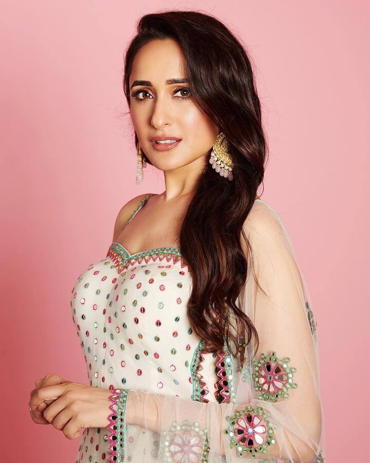 ప్రగ్యా అందమైన ఫోటోలు -Image credit: PragyaJaiswal/Instagram