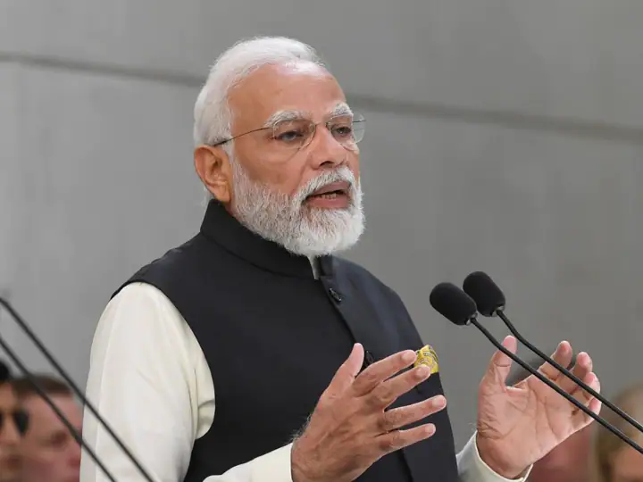 Prime Minister Narendra Modi's appeal to strengthen the 'Har Ghar Tiranga' campaign PM Narendra Modi : इतिहासात आजचा दिवस विशेष महत्त्वाचा, 'हर घर तिरंगा' मोहिमेला बळ देण्याचं पंतप्रधान मोदींचं आवाहन 