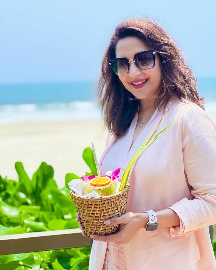 She wrote the caption, “Do you sea what I see?” We can see Madhuri Dixit with sunglasses and a basket in her hands. (Images Source: Instagram/madhuridixitnene)