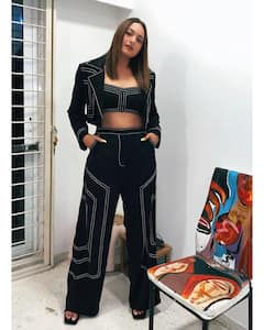 Sonakshi Sinha Photos: అమావాస్య, పౌర్ణమిని ఒకేసారి చూడండి అంటున్న బీ టౌన్ బ్యూటీ