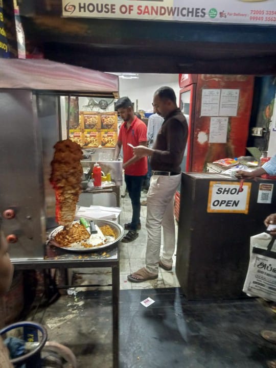 SHAWARMA ; மதுரையில் ஷவர்மா விற்பனை இனி இப்படி தான் இருக்க வேண்டும் அதிகாரிகள் ஆலோசனைக் கூட்டத்தில் முடிவு !