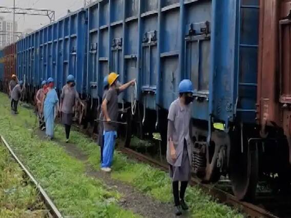 Railway Freight: रेलवे ने बनाया नया रिकॉर्ड, कमाई में 16 फीसदी इजाफा, जानिए कितनी हुई माल की ढुलाई Railway Freight: रेलवे ने बनाया नया रिकॉर्ड, कमाई में 16 फीसदी इजाफा, जानिए कितनी हुई माल की ढुलाई