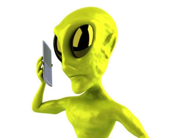 NASA To Send Naked Pictures Of Humans To Space To Attract Aliens NASA : மனிதர்களின் நிர்வாண படங்கள்… ஏலியன் பூமிக்கு வருவதற்கான வழியும் சேர்த்து அனுப்பி நாசா ஸ்கெட்ச்!