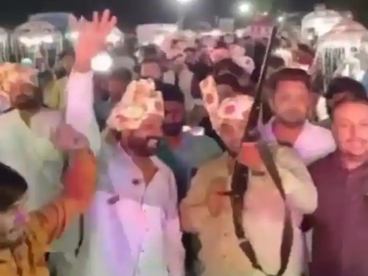 ਭਾਜਪਾ ਨੇਤਾ ਦੇ ਬੇਟੇ ਦੀ ਬਾਰਾਤ 'ਚ ਜਮ ਕੇ ਹੋਈ ਫ਼ਾਇਰਿੰਗ ,ਪੁਲਿਸ ਨੇ ਕਿਹਾ ਕੋਈ ਖ਼ਬਰ ਨਹੀਂ Madhya Pradesh Harsh Firing in the Procession of BJP leader Son in Indore know police Reaction ਭਾਜਪਾ ਨੇਤਾ ਦੇ ਬੇਟੇ ਦੀ ਬਾਰਾਤ 'ਚ ਜਮ ਕੇ ਹੋਈ ਫ਼ਾਇਰਿੰਗ ,ਪੁਲਿਸ ਨੇ ਕਿਹਾ ਕੋਈ ਖ਼ਬਰ ਨਹੀਂ