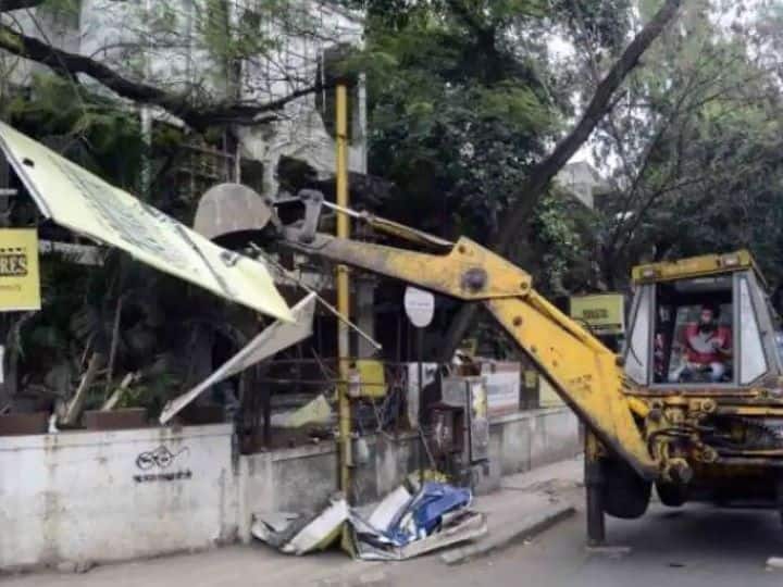 Delhi's Shaheen Bagh area Bulldozers did not work on illegal encroachment  today, know the reason Shaheen Bagh Demolition: दिल्ली के शाहीन बाग इलाके मे अतिक्रमण पर आज नहीं चला बुलडोजर, जानिए क्यों 8 मई तक टाली गई कार्रवाई