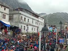 Kedarnath Dham: बाबा केदार की डोली पहुंची अपने धाम, 10 टन फूलों से सजाया गया केदारनाथ मंदिर
