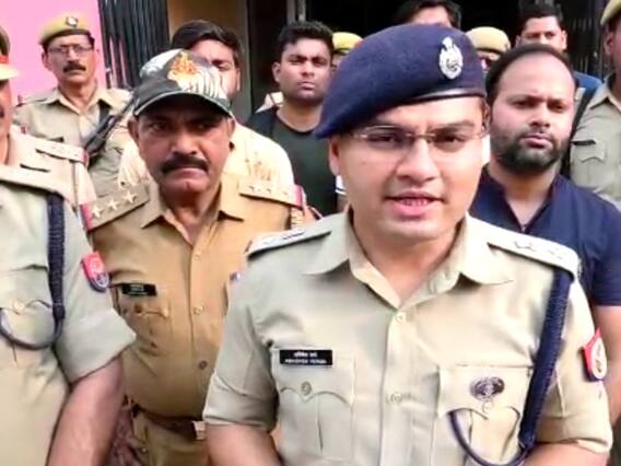 Auraiya Crime News: इनामी बदमाशों ने पीछा कर रही पुलिस पर की ताबड़तोड़ फायरिंग, पुलिस ने ऐसे दबोचा Auraiya Crime News: इनामी बदमाशों ने पीछा कर रही पुलिस पर की ताबड़तोड़ फायरिंग, पुलिस ने ऐसे दबोचा