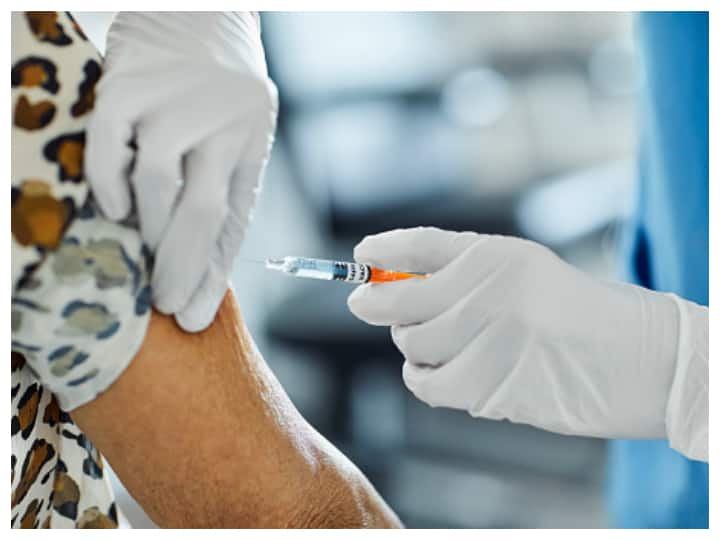 Chhattisgarh News now after second dose only six months later precaution dosage of corona vaccine will be taken ANN Corona Vaccination: छत्तीसगढ़ में प्रीकॉशन डोज के लिए नया निर्देश, टीका लगवाने से पहले पढ़ लें ये जरूरी जानकारी