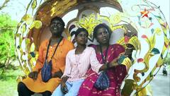 Badam Kaku: আইসক্রিম, ফুচকা, টানা রিক্সা, প্রথমবার পরিবারকে নিয়ে কলকাতা সফরে 'বাদাম কাকু'