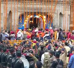 Kedarnath Dham: 2 વર્ષ બાદ સામાન્ય લોકો માટે ખુલ્યા કેદારનાથના કપાટ, શ્રદ્ધાળુઓને લાગ્યો મેળો, જુઓ PICS