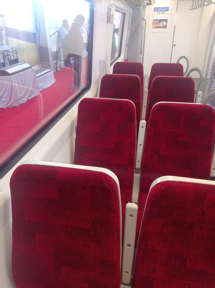 सीपीआरओ ने आगे बताया की कल रवाना होने के बाद इसे गाजियाबाद पहुंचने में 14 या 15 मई तक का समय लगेगा , उन्होंने बताया की रैपिड रेल को सड़क मार्ग के जरिए लाया जाएगा, इसके 6 कोच के सेट को अलग अलग बड़े ट्रेलर पर रखकर गुजरात से दुहाई तक लाया जाएगा. ऐसे में ये गाजियाबाद तक 14 मई को आ जाएगी. वहीं इस रेल की शुरआत को लेकर सीपीआरओ ने बताया की फिलहाल दुहाई में रेल सेट आने के बाद इंजीनियर्स की टीम इसका निरीक्षण करेंगी, जिसके बाद इन कोच को ट्रायल रन को अनुमति दी जाएगी.