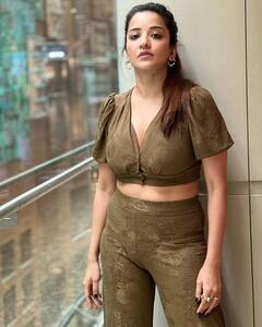 Monalisa Photos: ਡੀਪ ਨੇਕ ਕ੍ਰੌਪ ਟੌਪ ਪਹਿਨੇ ਮੋਨਾਲੀਸਾ ਨੇ ਦਿਖਾਇਆ ਗਜ਼ਬ ਲੁੱਕ, ਕਿਹਾ- ਜਾ ਰਹੀ ਹਾਂ ਆਪਣੀ ਫੇਵਰੇਟ ਥਾਂ,,,