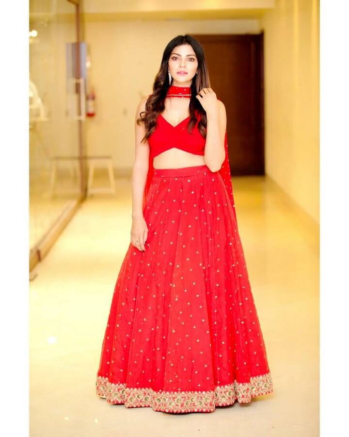 'అర్జున్ రెడ్డి', 'మళ్లీ రావా' వంటి సినిమాల్లో నటించిన లహరి బిగ్ బాస్ సీజన్ 5లో కంటెస్టెంట్ గా పాల్గొంది. (Photo Courtesy: Lahari shari Instagram)