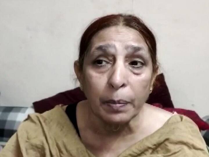 Tajinder Pal Singh Bagga mother alleges that Arvind Kejriwal want to silent his son Tajinder Pal Singh Bagga की मां ने अरविंद केजरीवाल पर बदले की राजनीति करने का आरोप लगाया