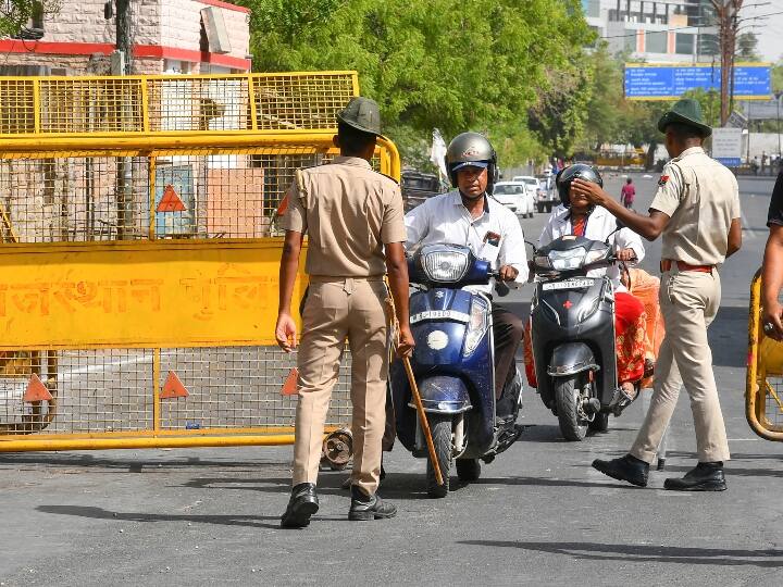 Jodhpur Curfew: जोधपुर के इलाकों में लगा कर्फ्यू 8 मई रात 12 बजे तक बढ़ाया गया Jodhpur Curfew extended till 12 am of May 8 says DCP Rajkumar Chaudhary Jodhpur Curfew: जोधपुर के इलाकों में लगा कर्फ्यू 8 मई रात 12 बजे तक बढ़ाया गया