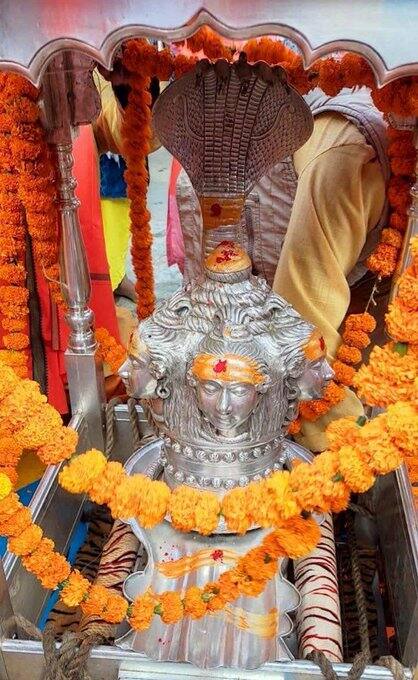 तीन मई को अक्षय तृतीया के अवसर पर गंगोत्री और यमुनोत्री के कपाट खुलने के साथ ही इस साल की चारधाम यात्रा शुरू हुई थी. एक अन्य धाम बदरीनाथ के कपाट आठ मई को खुलेंगे.