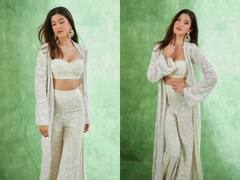 Shanaya Kapoor Photos : व्हाइट आउटफिट में बला की खूबसूरत लगीं शनाया कपूर, लोग बोले-'Angel Baby'