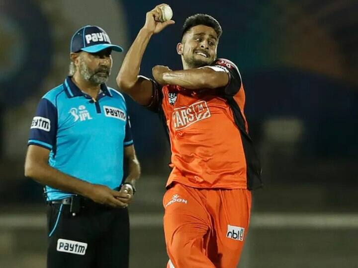 IPL 2022 Umran malik expensive bowler in last matches for sunrisers hyderabad IPL 2022: सनराइजर्स हैदराबाद को महंगी पड़ रही उमरान मलिक की रफ्तार, पिछले 2 मैचों में लुटाए 100 रन