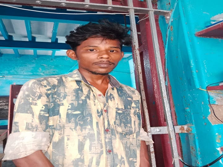 Thiruvarur youth arrested for forcing video of girl taking bath Thiruvarur: தங்கை முறை சிறுமியை திருமணம் செய்ய ஆசை.. குளிக்கும்போது வீடியோ எடுத்து மிரட்டல்! இளைஞர் கைது!