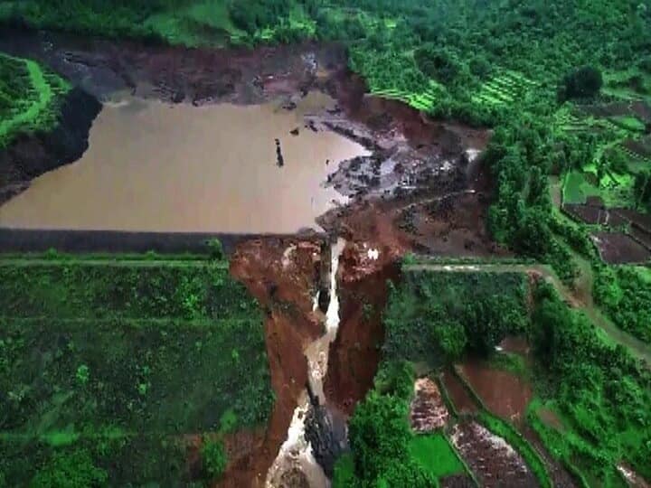 Maharashtra news  Tiware dam  the names of the victims of the Tiwari accident are on the rehabilitation list. धक्कादायक! जिवंत असूनही तिवरे दुर्घटनेतील मृतांच्या पुनर्वसन यादीत नावे, प्रशासकीय यंत्रणा लागली कामाला