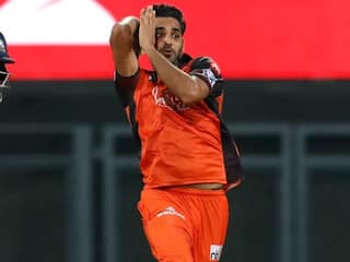 IPL 2022: भुवनेश्वर कुमार ने तोड़ा आईपीएल का बड़ा रिकॉर्ड, इस मामले में की इरफान पठान की बराबरी