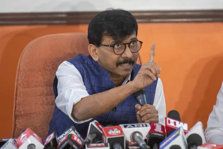 Raj Thackeray Raising Issue Of Loudspeakers As He's 'Jealous' Of Brother Uddhav Becoming CM, Says Sanjay Raut Raj Thackeray Raising Issue Of Loudspeakers As He's 'Jealous' Of Brother Uddhav Becoming CM, Says Sanjay Raut