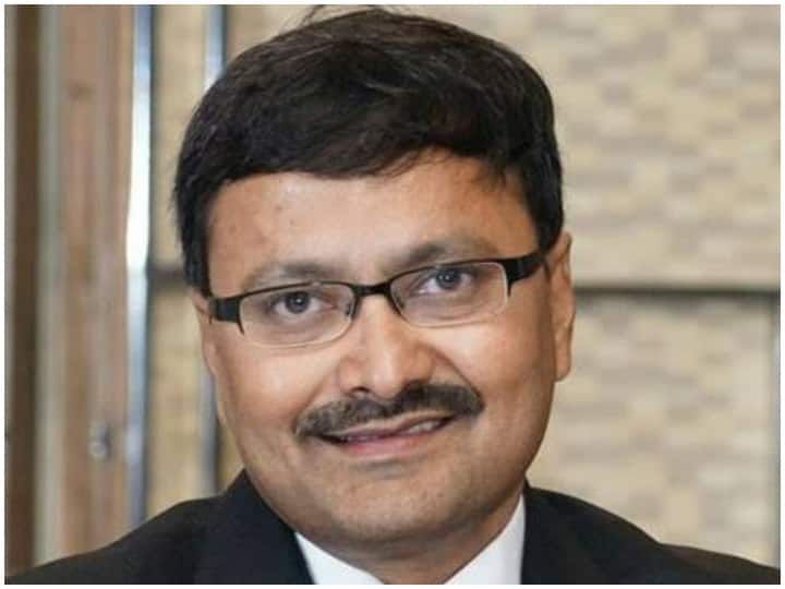 Bharat Parekh lic agent Life Insurance Corporation of India trending news आखिर कौन है भारत पारेख, जिनकी LIC से कमाई इतनी है कि चेयरमैन के बराबर है!