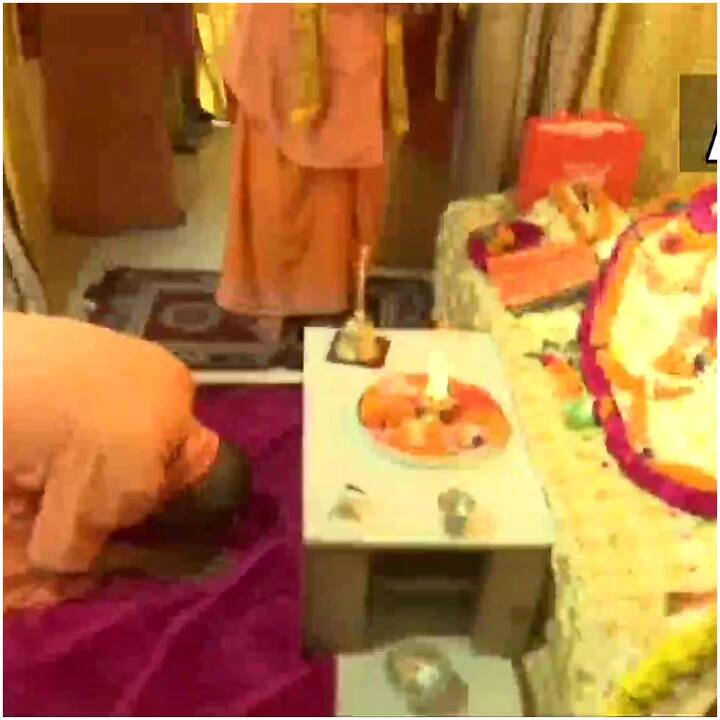 बता दें कि अयोध्या में सीएम योगी 1900 करोड़ की विकास परियोजनाओं की प्रगति की समीक्षा करने के साथ ही उनका स्थलीय निरीक्षण भी करने वाले हैं.