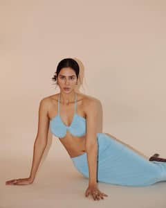 Sonam Bajwa Photos: అందాల సునామీ సోనమ్ బజ్వా, తెలుగు ప్రేక్షకులకు తెలిసినమ్మాయే