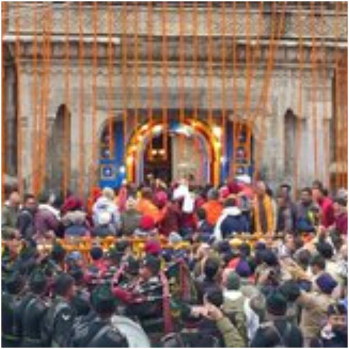 बाबा के दर्शन के लिए श्रद्धालुओं में खासा उत्साह देखने को मिला. इस साल केदारनाथ में रोजाना 12 हजार श्रद्धालु बाबा के दर्शन कर सकेंगे.