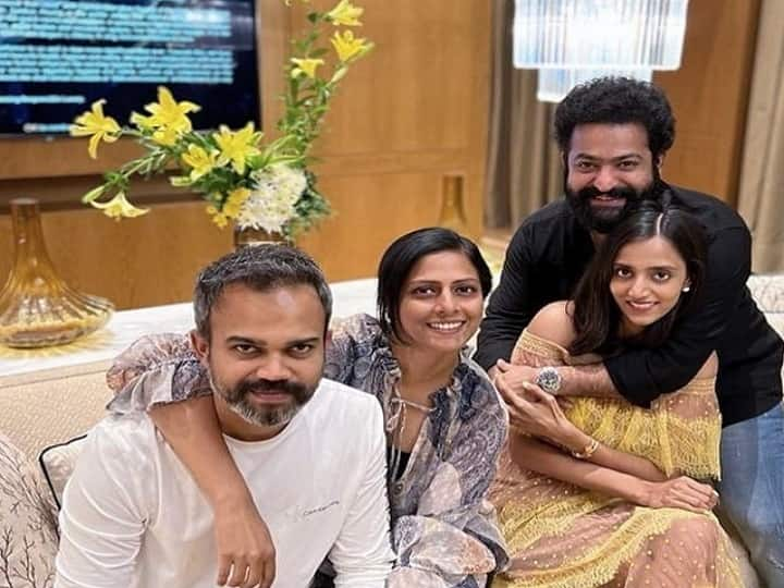 Jr NTR, KGF director Prashanth Neel share same wedding date Celebrate their anniversaries with wives Jr NTR Prashanth Neel : மே 5.. எங்க எல்லாருக்குமே கொண்டாட்டமான நாள்..! ஜூனியர் என்.டி.ஆர் - பிரசாந்த் நீல் சந்திப்பு!!