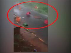 PHOTO : जोरदार वाऱ्यामुळे दुकानातील टेबल, खुर्च्या कागदाप्रमाणे उडून गेल्या