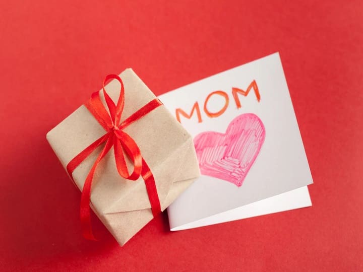 Mothers Day Cards 2022 How to Make Mothers Day Greeting Card in Easy Steps Mother's Day Card 2022: मदर्स डे के मौके पर मां को हैंडमेड कार्ड का दें खास तोहफा, जानें इससे बनाने का तरीका