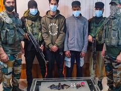 Jammu Kashmir: जम्मू कश्मीर पुलिस ने लश्कर-ए-तैयबा के एक आतंकी और उसके साथी किया गिरफ्तार, ग्रेनेड हुए बरामद