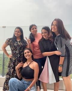 Nandita Swetha Photos: ఫ్రెండ్స్ తో కలిస్తే అట్లుంటది మనతో అంటున్న దయ్యం పిల్ల