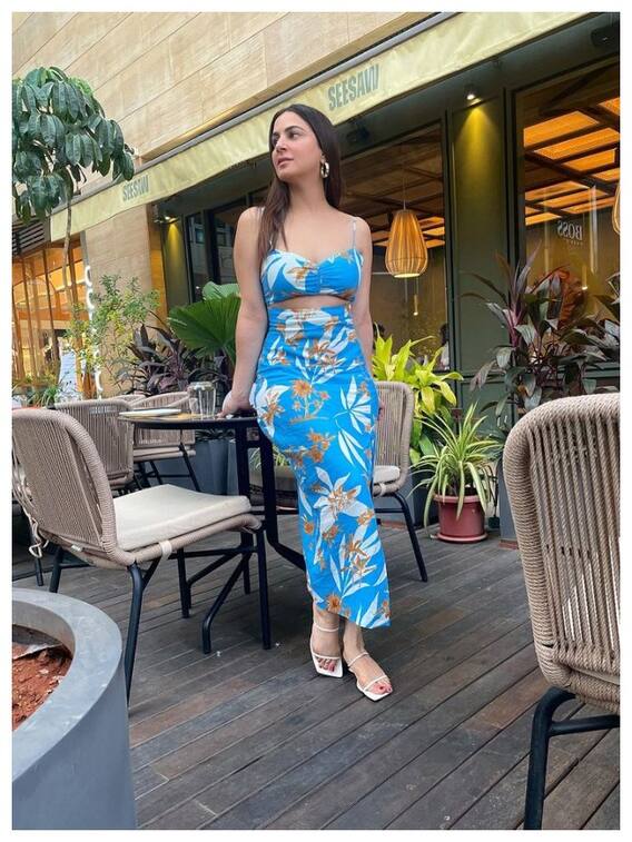 श्रद्धा आर्या ने फ्लोरल ड्रेस में दिखाए जलवे