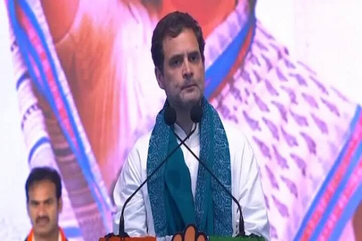 వరంగల్ రైతు సంఘర్షణ సభలో ప్రసంగిస్తున్న ఏఐసీసీ అగ్రనేత రాహుల్ గాంధీ