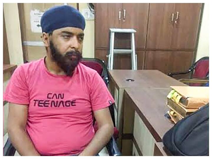 Tajinder Bagga Arrest: Delhi Police Take BJP Leader's Custody Amid High Political Drama Tajinder Bagga Arrest: భాజపా నేత బగ్గా అరెస్ట్- 3 రాష్ట్రాల పోలీసుల మధ్య హైటెన్షన్!