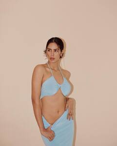 Sonam Bajwa Photos: అందాల సునామీ సోనమ్ బజ్వా, తెలుగు ప్రేక్షకులకు తెలిసినమ్మాయే