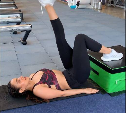 Health Tips foods should eat before workout Health Tips : रोज वर्कआऊट करताय? तर तुमच्या आहारात या गोष्टी असायलायच हव्यात