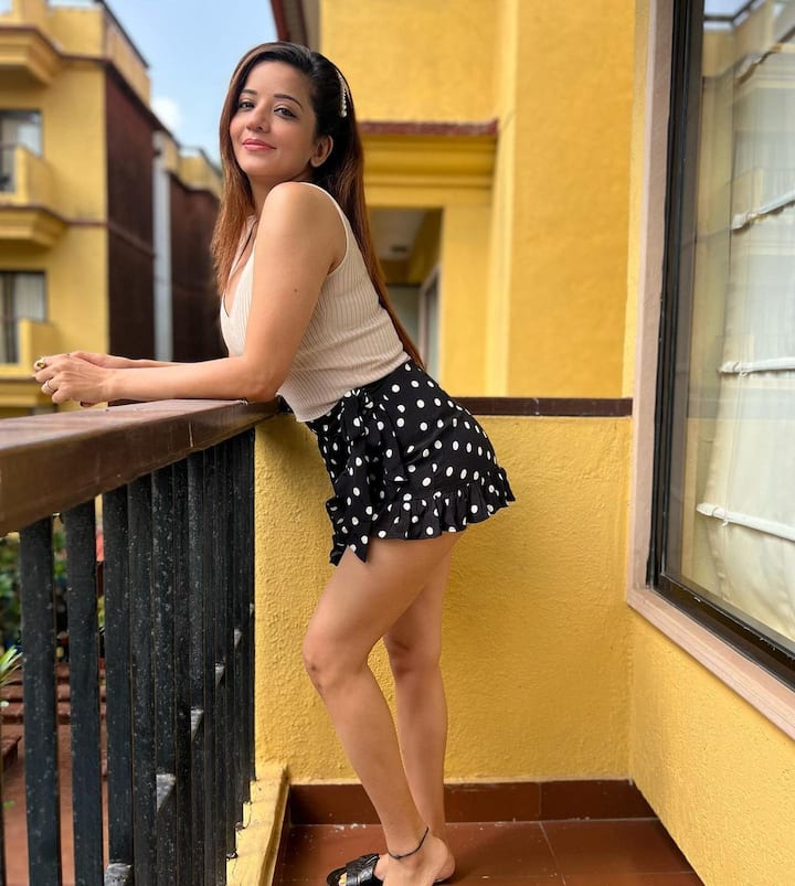 एक्ट्रेस के खुले बाल और मिलियन डॉलर स्माइल उनके लुक में चार चांद लगा रही हैं.