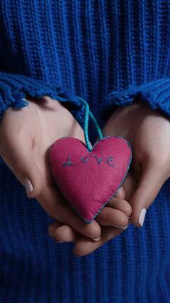 Primary Symptoms Of Heart Attack : हृदयविकाराच्या एक महिना आधी शरीरात दिसू लागतात 'हे' बदल; दुर्लक्ष करणं पडू शकतं महागात