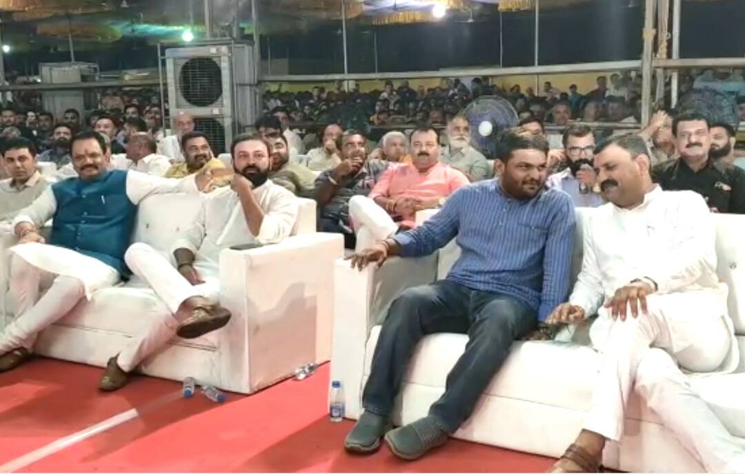 In Jamnagar, Congress leader Hardik Patel was seen with BJP leaders નરેશ પટેલ બાદ હાર્દિક પટેલ ભાજપના નેતાઓ સાથે જોવા મળતા રાજકારણ ગરમાયું