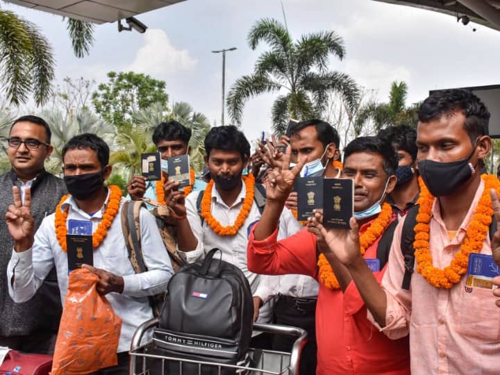 Ranchi News 19 laborers of Jharkhand stranded in Sri Lanka returned, salary was not received for 3 months Jharkhand News: श्रीलंका में फंसे झारखंड के 19 मजदूरों की हुई वापसी, तीन महीने से नहीं मिली थी सैलरी